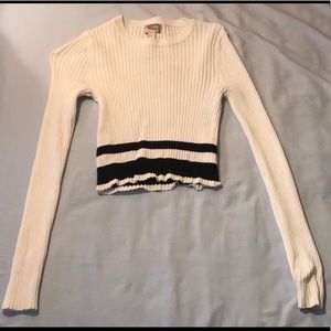 Stretchy cropped long sleeve shirt